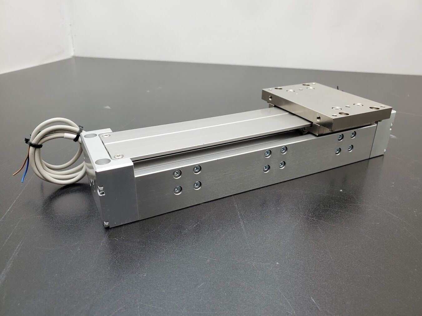 SMC CYP15-150L Linear Magnetic Coupled Cleanroom Rodless Cylinder 150mm travel