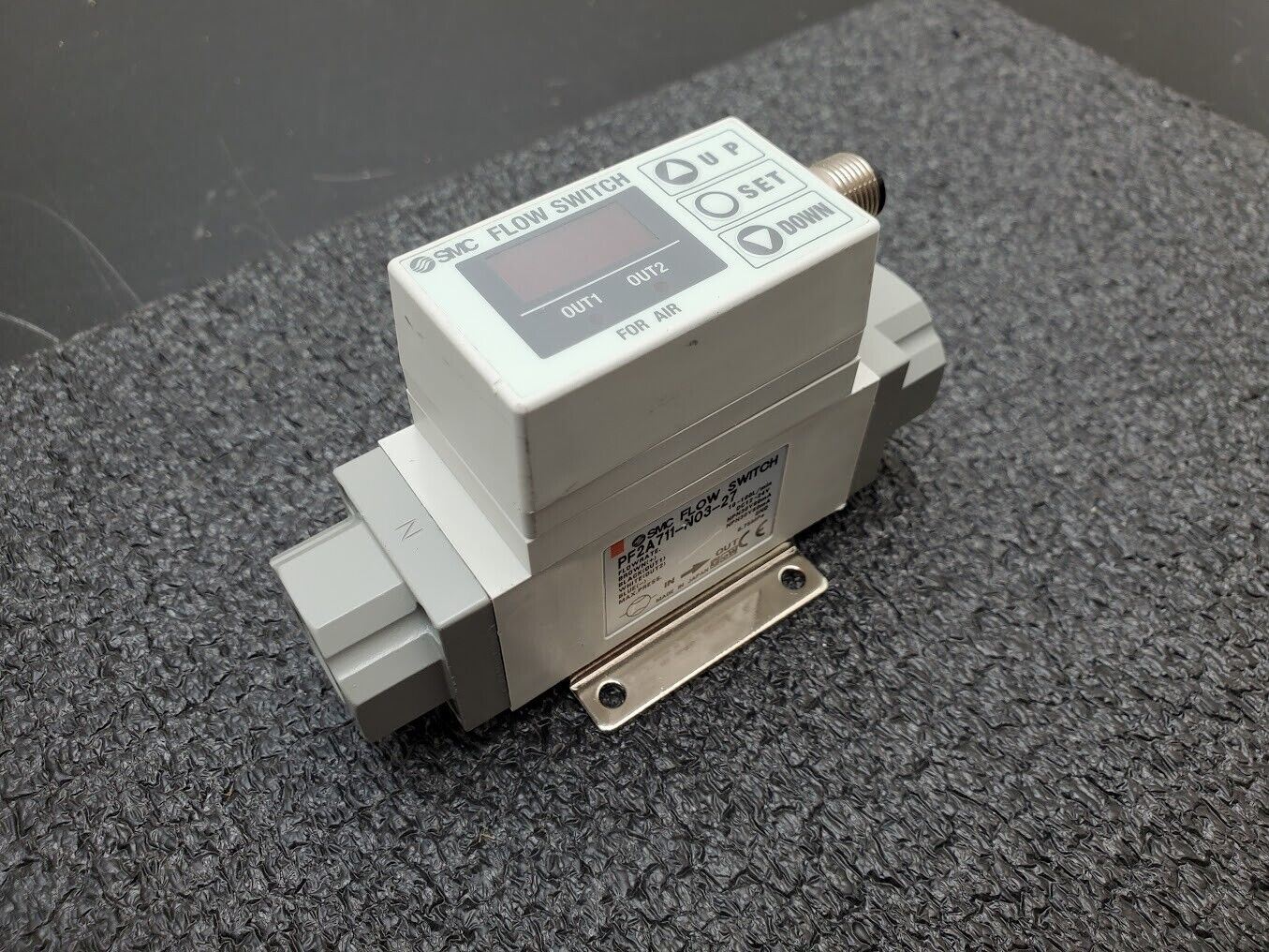 SMC PF2A711-N03-27 Digital Flow Switch / Rate 3/8" NPT 12-24VDC 10-100L/Min