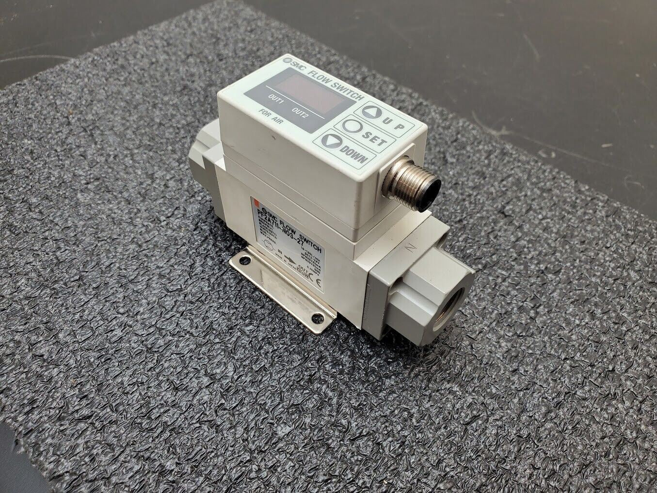 SMC PF2A711-N03-27 Digital Flow Switch / Rate 3/8" NPT 12-24VDC 10-100L/Min