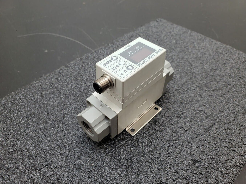 SMC PF2A711-N03-27 Digital Flow Switch / Rate 3/8" NPT 12-24VDC 10-100L/Min