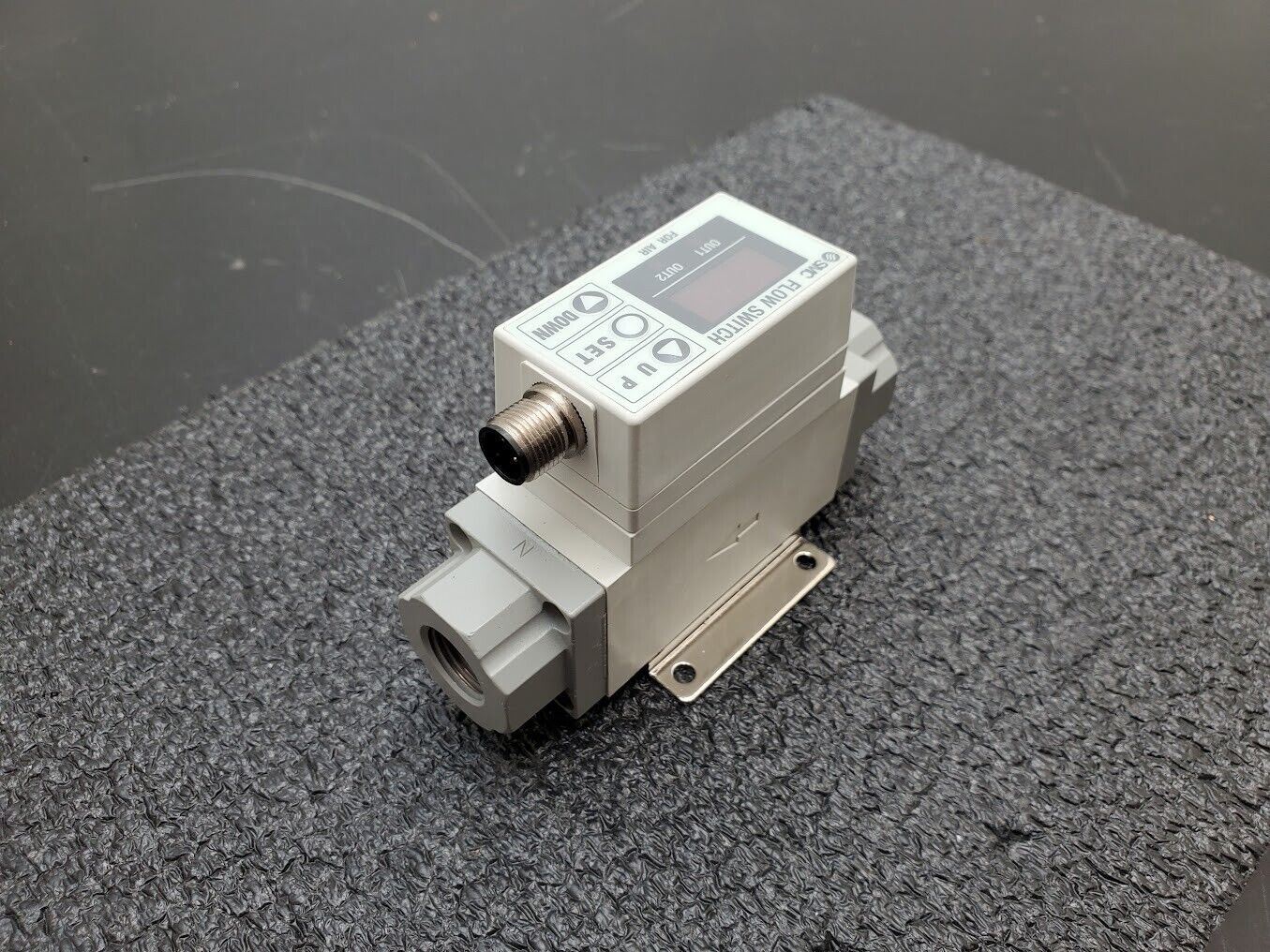 SMC PF2A711-N03-27 Digital Flow Switch / Rate 3/8" NPT 12-24VDC 10-100L/Min