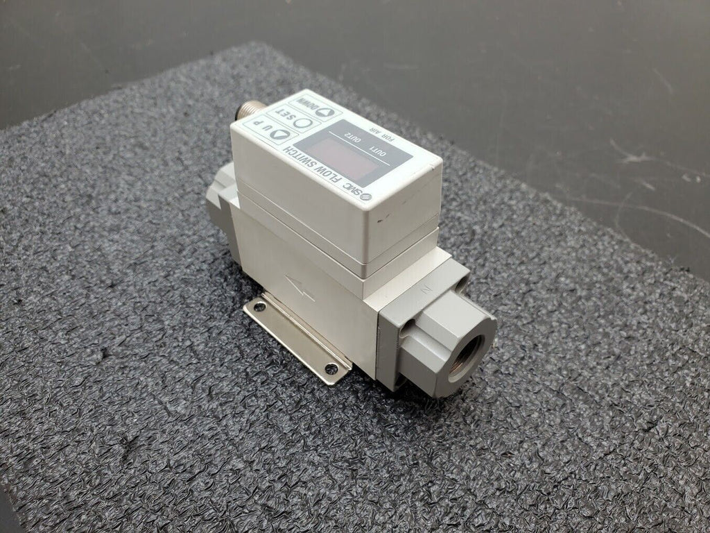 SMC PF2A711-N03-27 Digital Flow Switch / Rate 3/8" NPT 12-24VDC 10-100L/Min