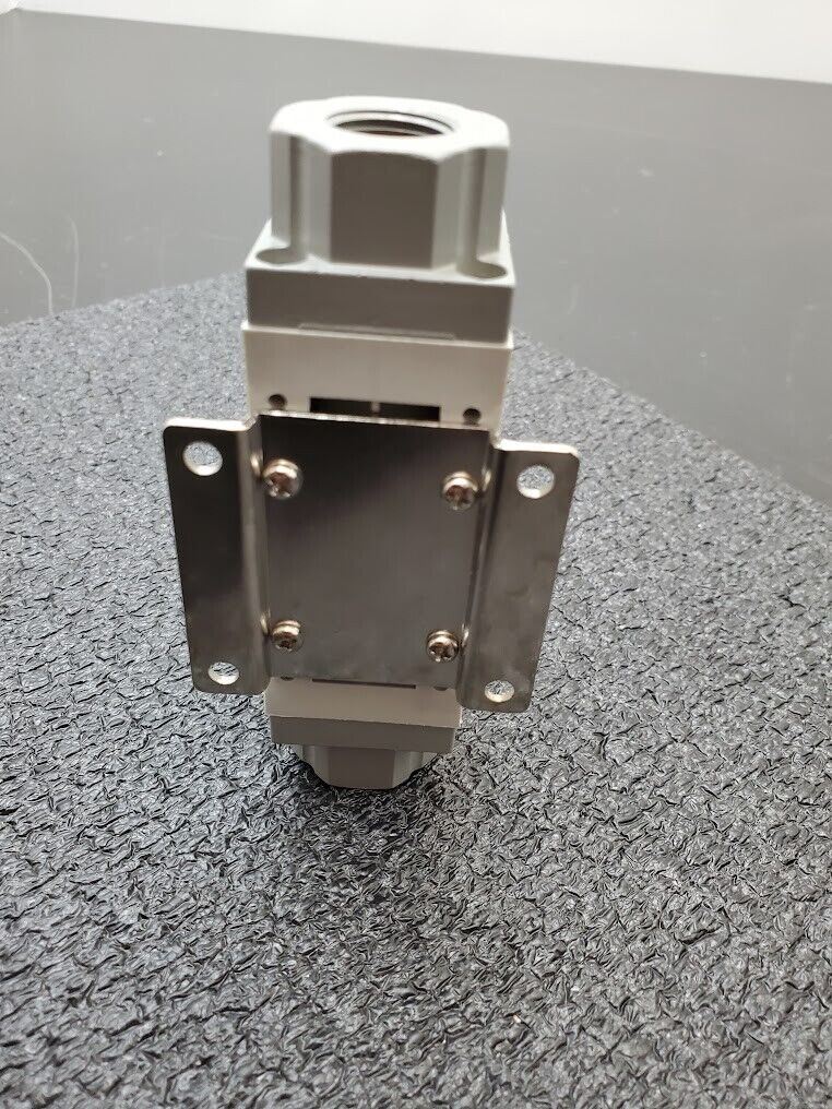 SMC PF2A711-N03-27 Digital Flow Switch / Rate 3/8" NPT 12-24VDC 10-100L/Min