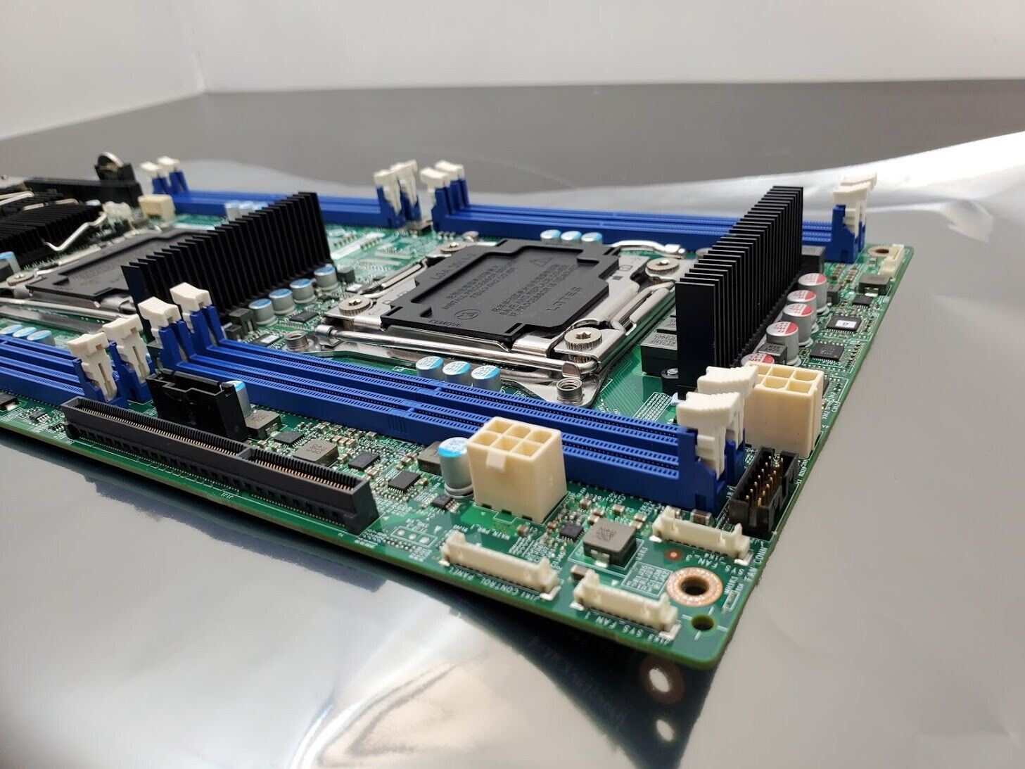 Intel Server Board S2600KP Dual LGA2011-3 DDR4 5x SATA Server Motherboard 2x GbE