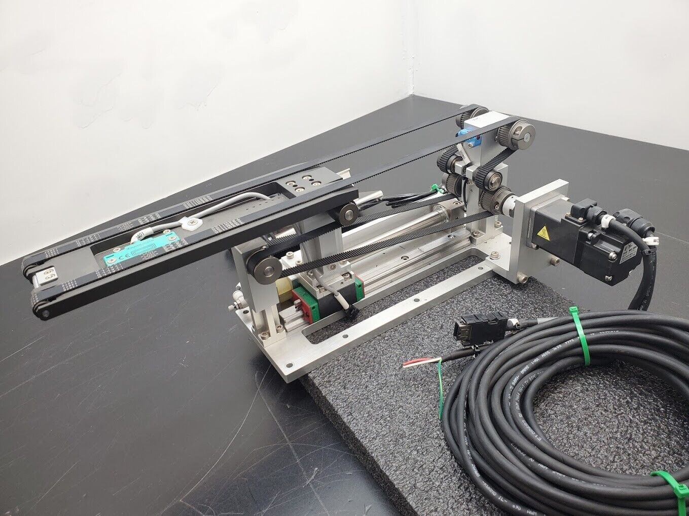 Mitsubishi 100W Servo Extendable Pneumatic Conveyor System HF-KP13 + MR-J3-10A