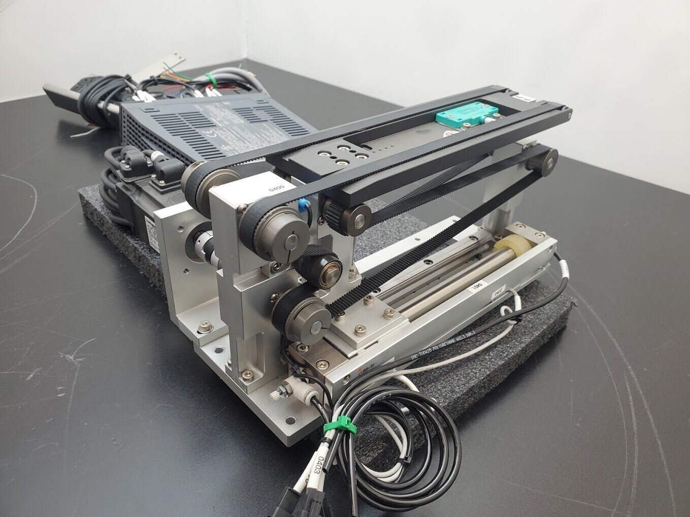 Mitsubishi 100W Servo Extendable Pneumatic Conveyor System HF-KP13 + MR-J3-10A