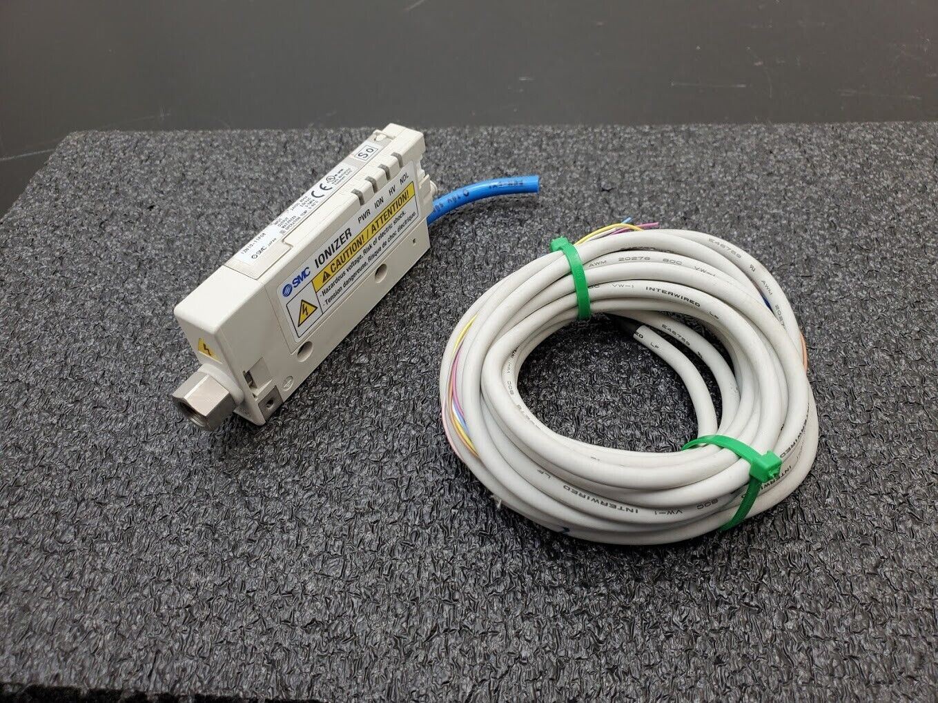 SMC IZN10-11P06 Ionizer Static Eliminator 24VDC 80ma, 2.5kVAC Output 0.7MPa