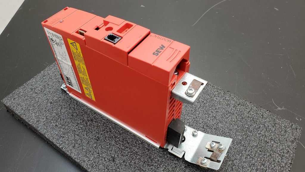 SEW EURODRIVE MOVITRAC B MC07B0004-2B1-4-00 230V 1PH .37kW 0.50HP AC 2.5A