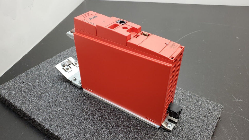 SEW EURODRIVE MOVITRAC B MC07B0004-2B1-4-00 230V 1PH .37kW 0.50HP AC 2.5A