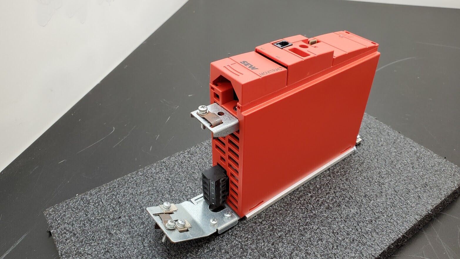 SEW EURODRIVE MOVITRAC B MC07B0004-2B1-4-00 230V 1PH .37kW 0.50HP AC 2.5A