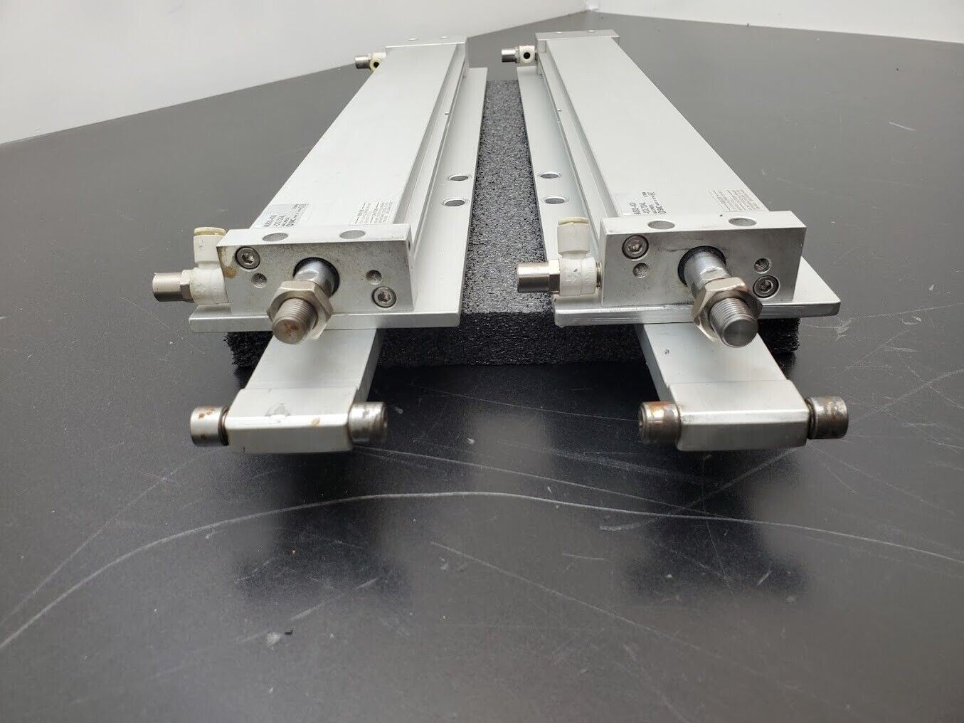 PAIR, 2X MUB32-400-DCL7204L 400mm Travel Pneumatic Linear Actuator Non Rotating