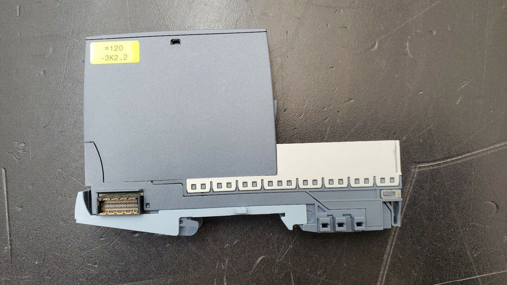 Siemens 6ES7132-6BH00-0BA0 DQ 16x24VDC/0.5A Digital Output ST w 6ES71936BP000DA0