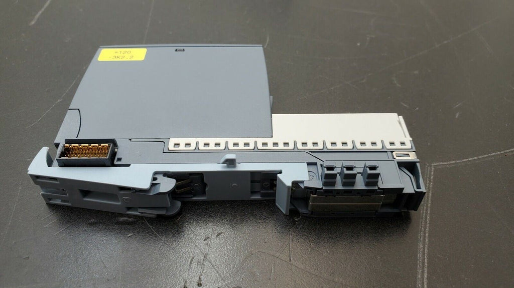 Siemens 6ES7132-6BH00-0BA0 DQ 16x24VDC/0.5A Digital Output ST w 6ES71936BP000DA0