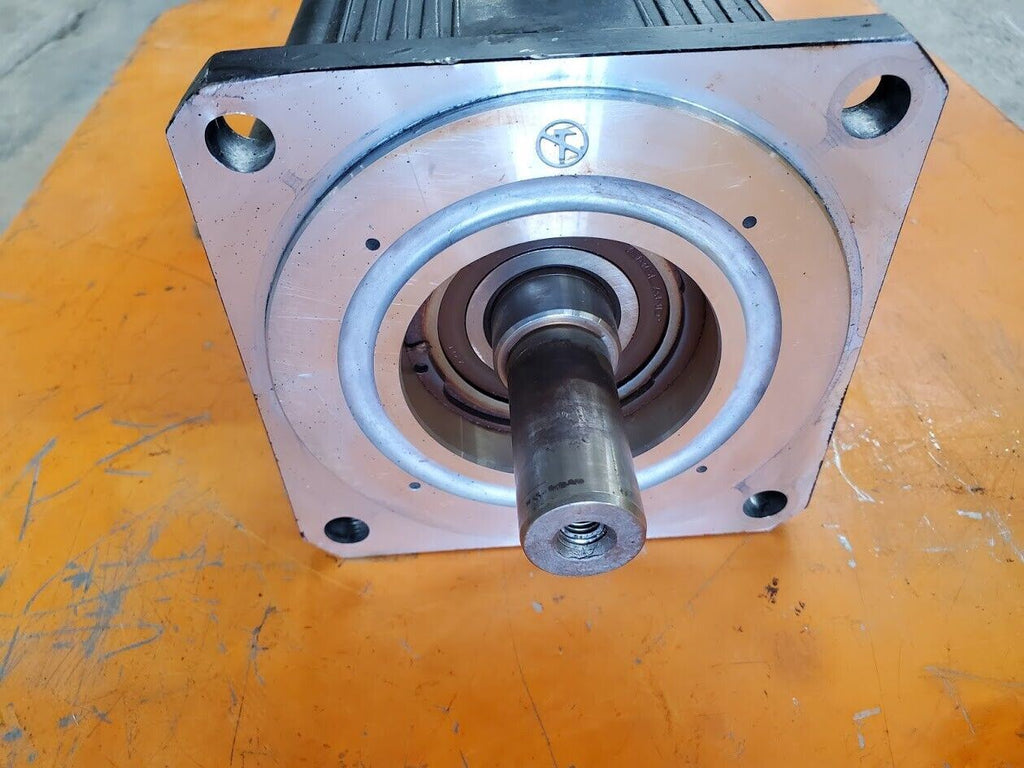 Lenze MCS 14P32-R80B0-B24N-8T5800N-R08U 7.1kW 9.5HP 3PH Servo Motor Working "B"