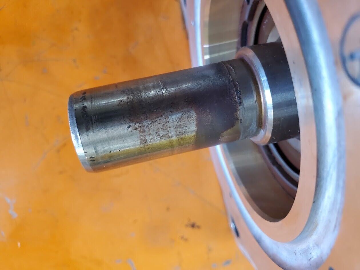 Lenze MCS 14P32-R80B0-B24N-8T5800N-R08U 7.1kW 9.5HP 3PH Servo Motor Working "B"