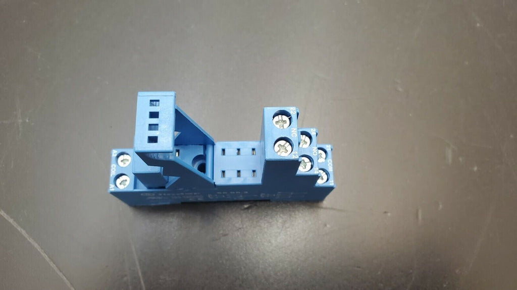 finder 95.95.3 Relay Socket 10A 300V 12A 150V with finder 99.80.9.024.99 LED