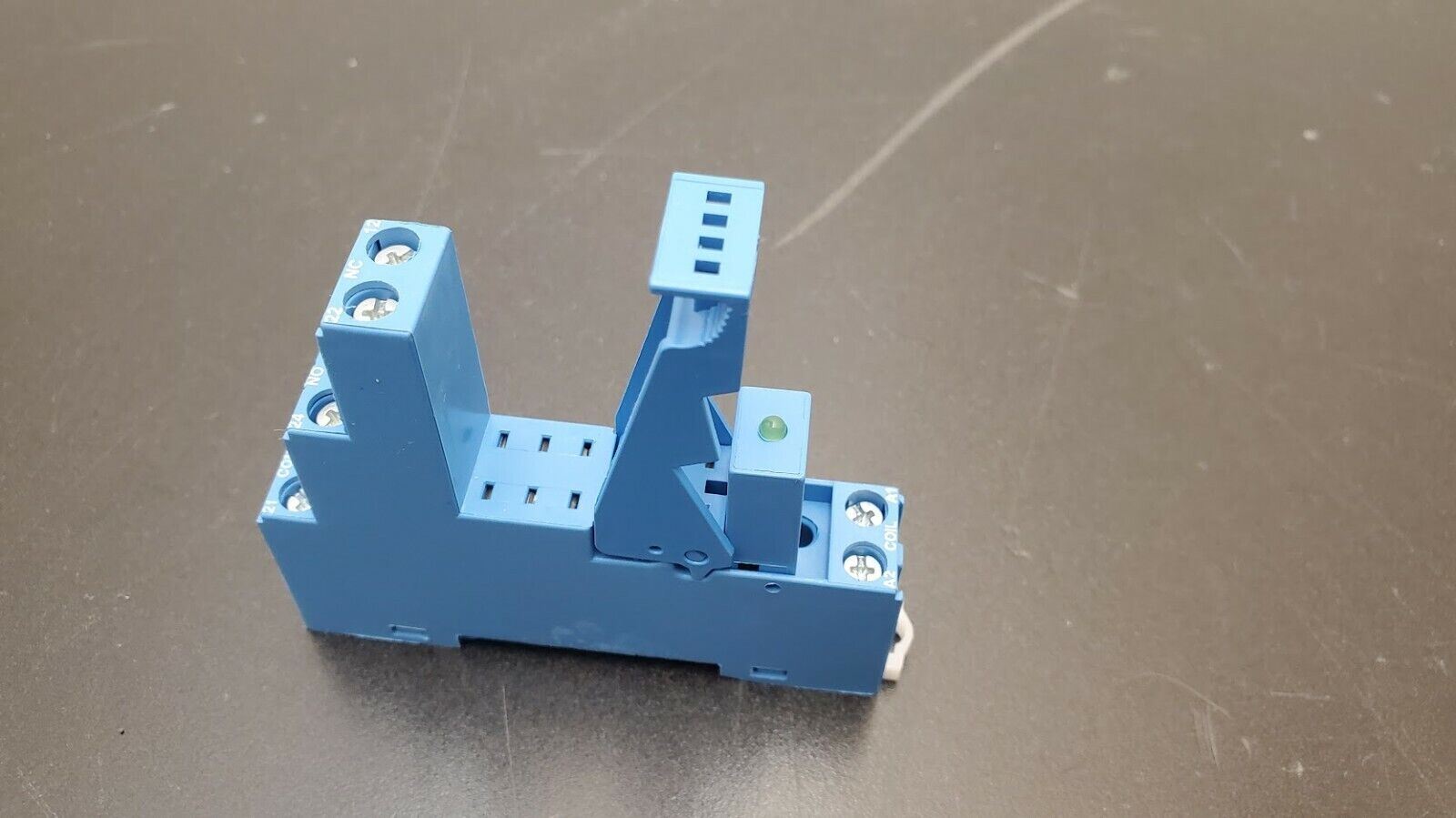 finder 95.95.3 Relay Socket 10A 300V 12A 150V with finder 99.80.9.024.99 LED