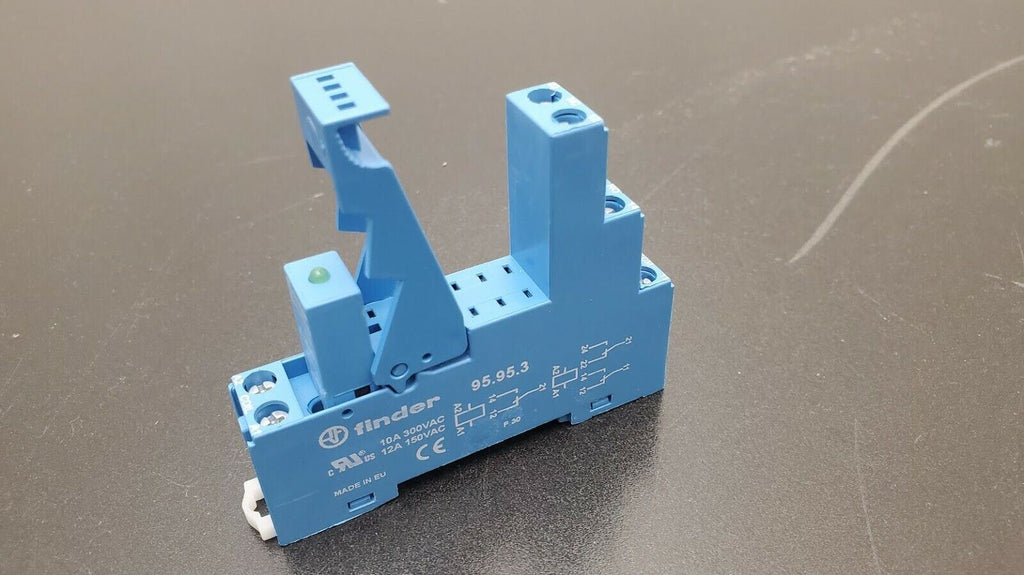 finder 95.95.3 Relay Socket 10A 300V 12A 150V with finder 99.80.9.024.99 LED