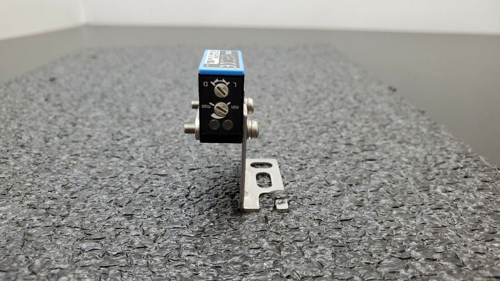 SICK Photoelectric Retro-Reflective Sensor WL140-2P430 no reflector (B)