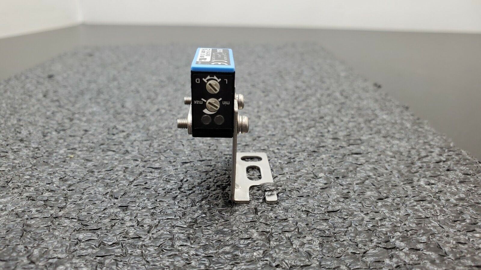 SICK Photoelectric Retro-Reflective Sensor WL140-2P430 no reflector (B)