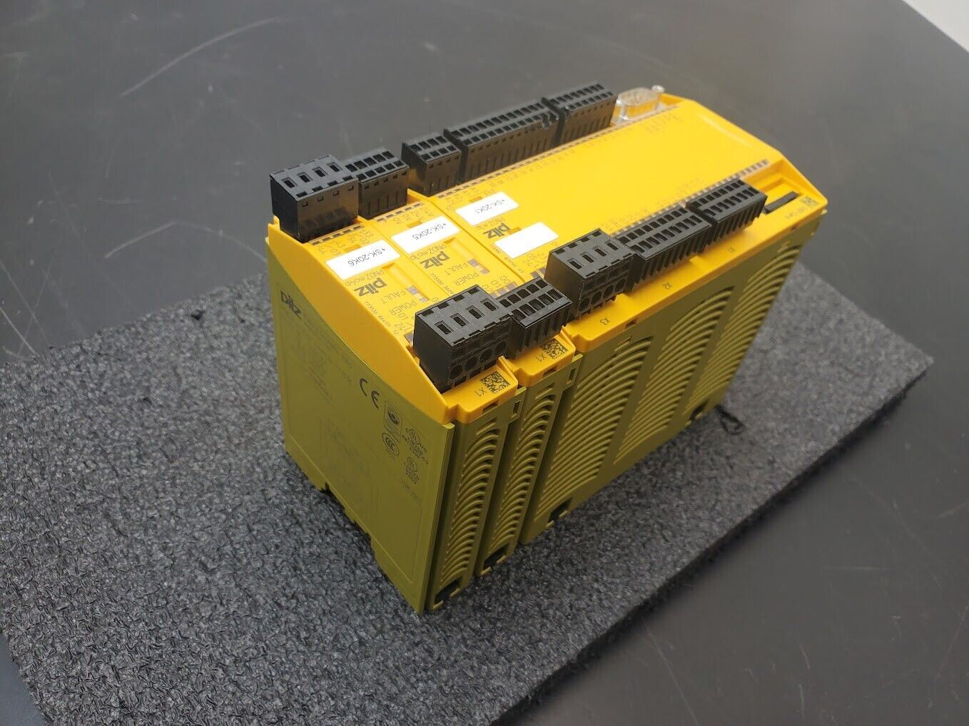 Pilz Safety PLC PNOZ m1p 773100 m01p mo4p Working Pull Fieldbus 24VDC DIN Rail