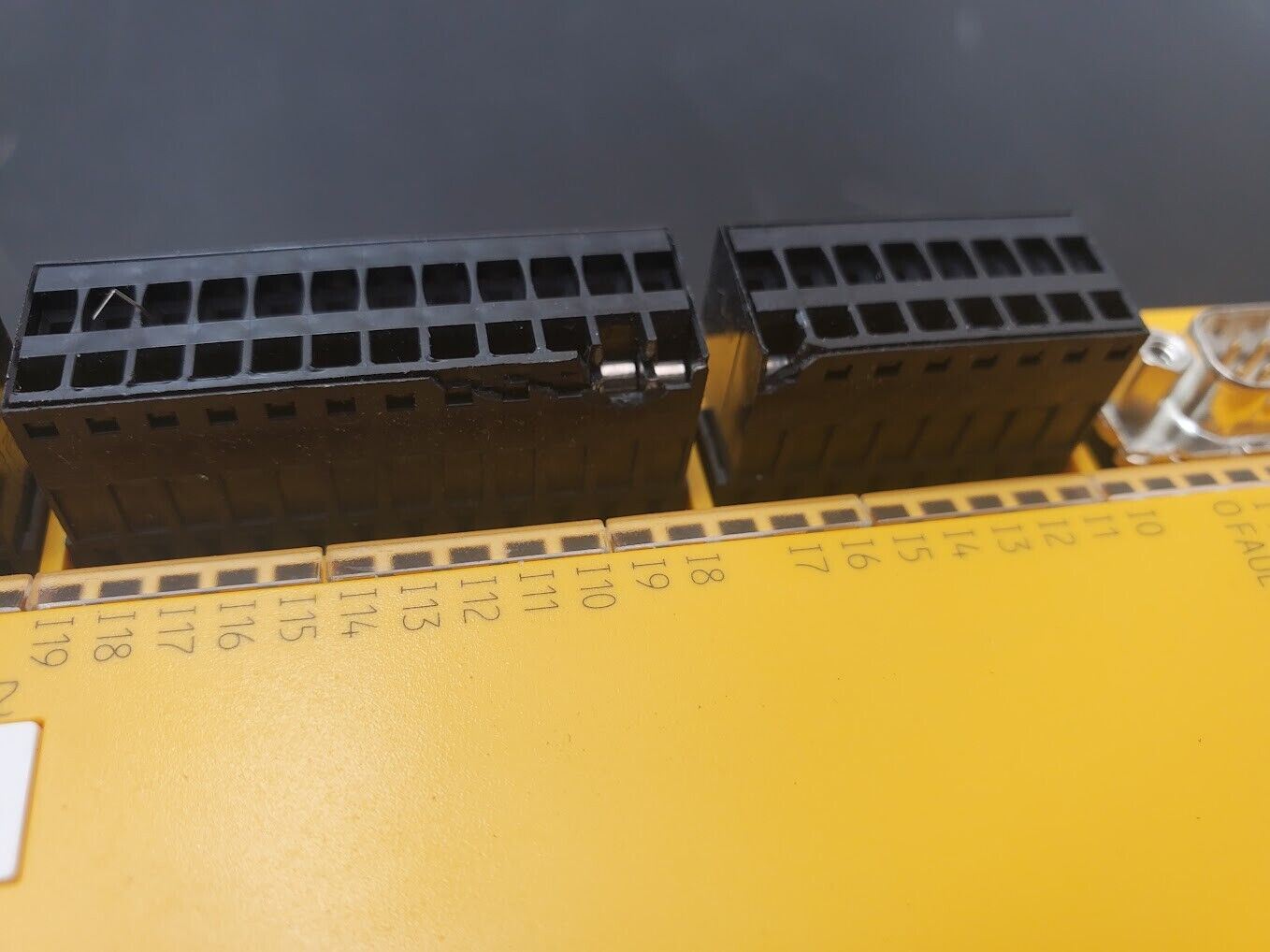 Pilz Safety PLC PNOZ m1p 773100 m01p mo4p Working Pull Fieldbus 24VDC DIN Rail