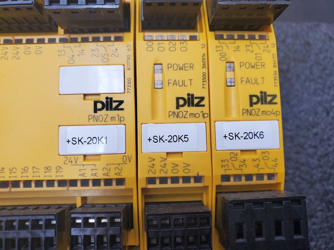 Pilz Safety PLC PNOZ m1p 773100 m01p mo4p Working Pull Fieldbus 24VDC DIN Rail