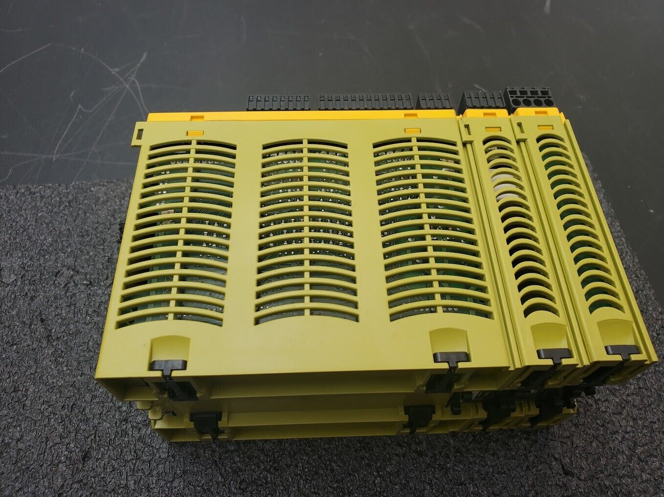 Pilz Safety PLC PNOZ m1p 773100 m01p mo4p Working Pull Fieldbus 24VDC DIN Rail