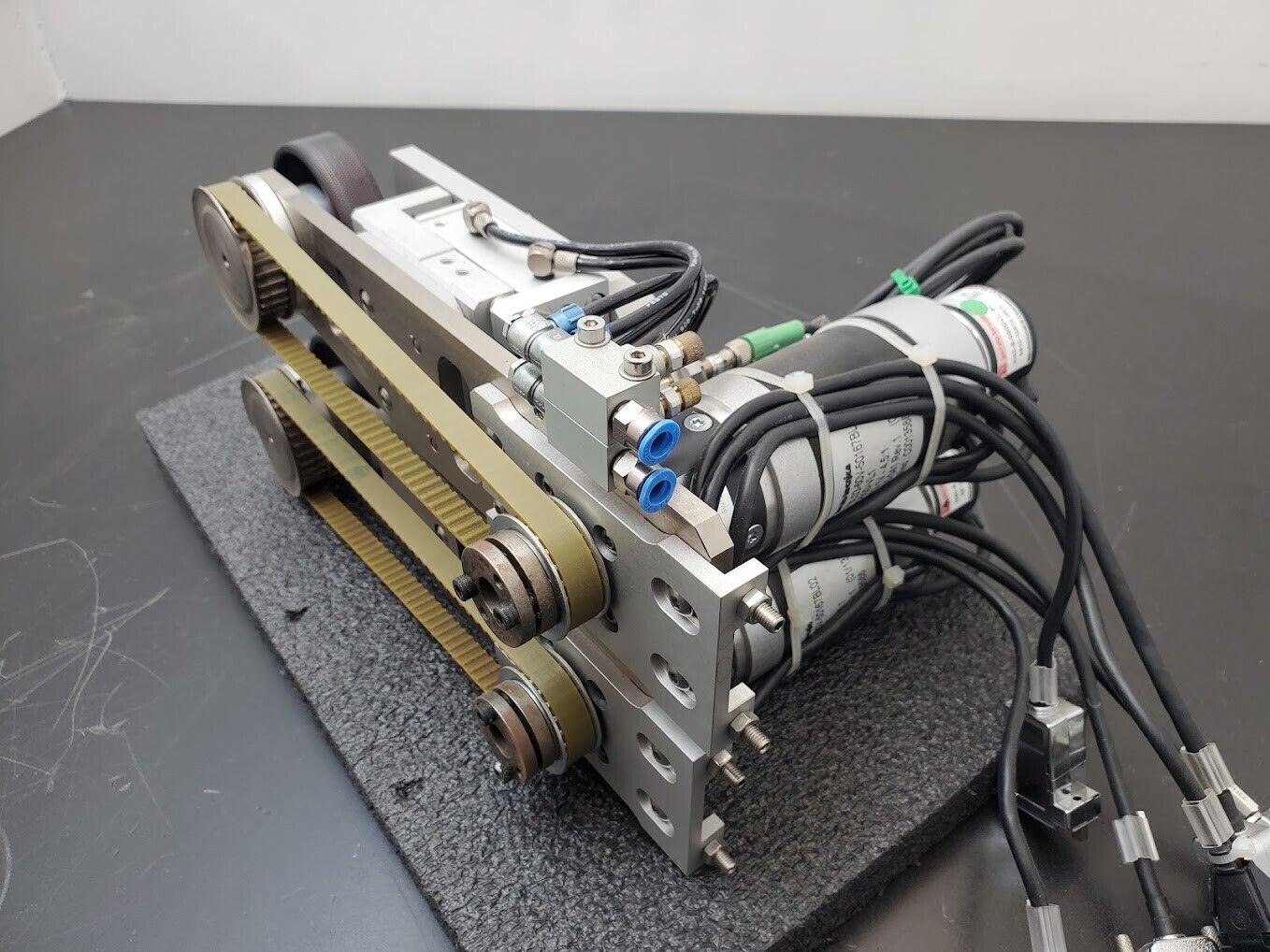 Dual Servo Motor Pneumatic Applied Friction Drive Unit For Rotary Motion Table