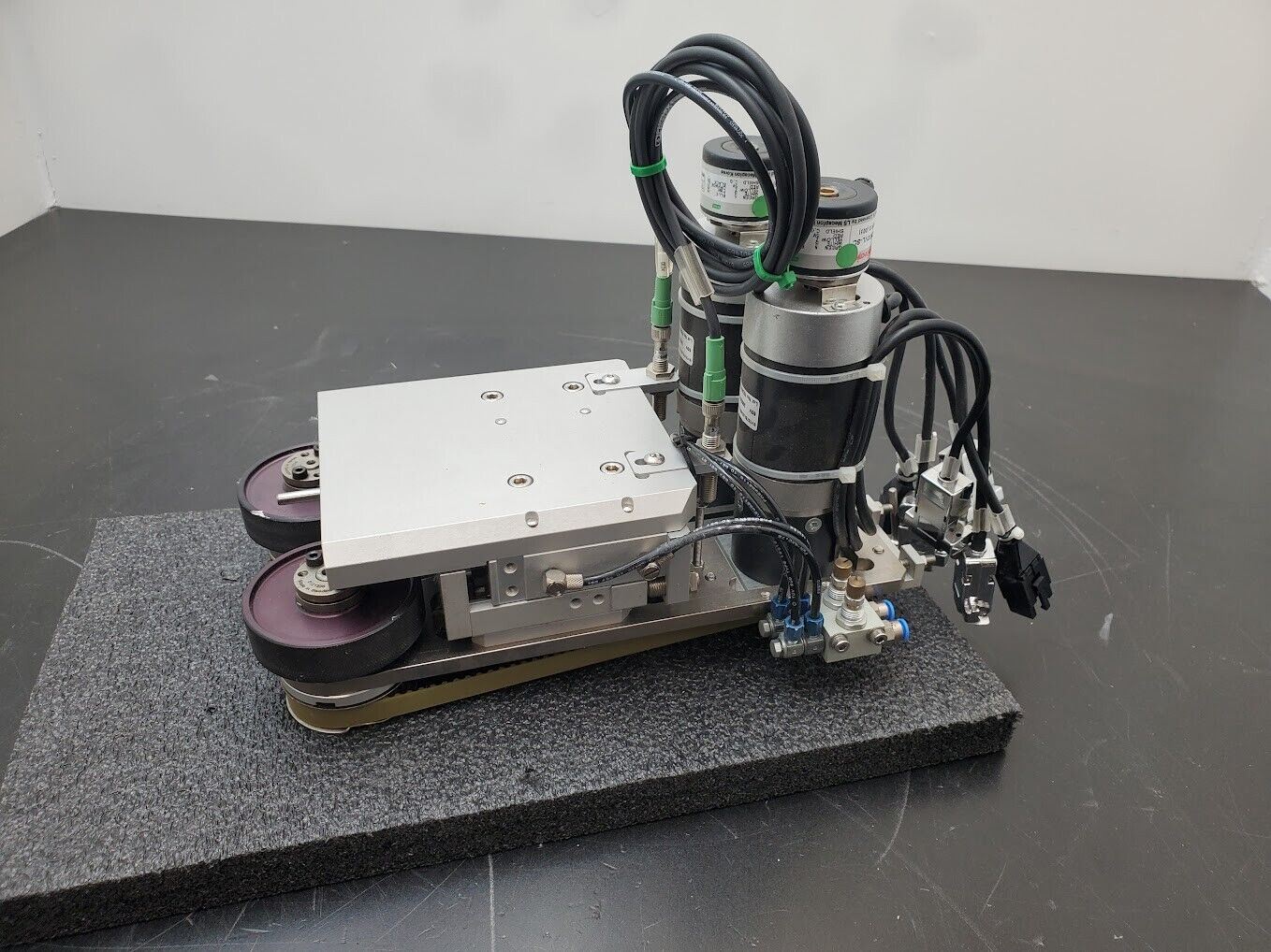 Dual Servo Motor Pneumatic Applied Friction Drive Unit For Rotary Motion Table