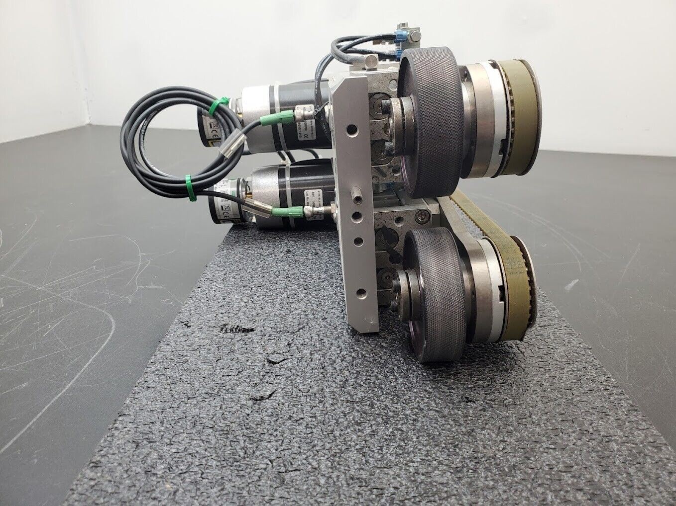 Dual Servo Motor Pneumatic Applied Friction Drive Unit For Rotary Motion Table