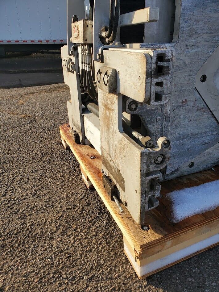 Cascade Class 2 Carriage Bale Clamp w/ sideshift 1500lbs capacity 34"x54" Platen