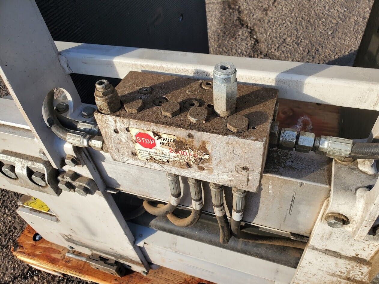 Cascade Class 2 Carriage Bale Clamp w/ sideshift 1500lbs capacity 34"x54" Platen