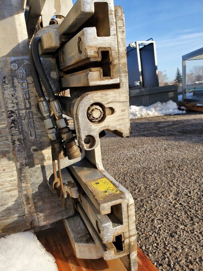 Cascade Class 2 Carriage Bale Clamp w/ sideshift 1500lbs capacity 34"x54" Platen