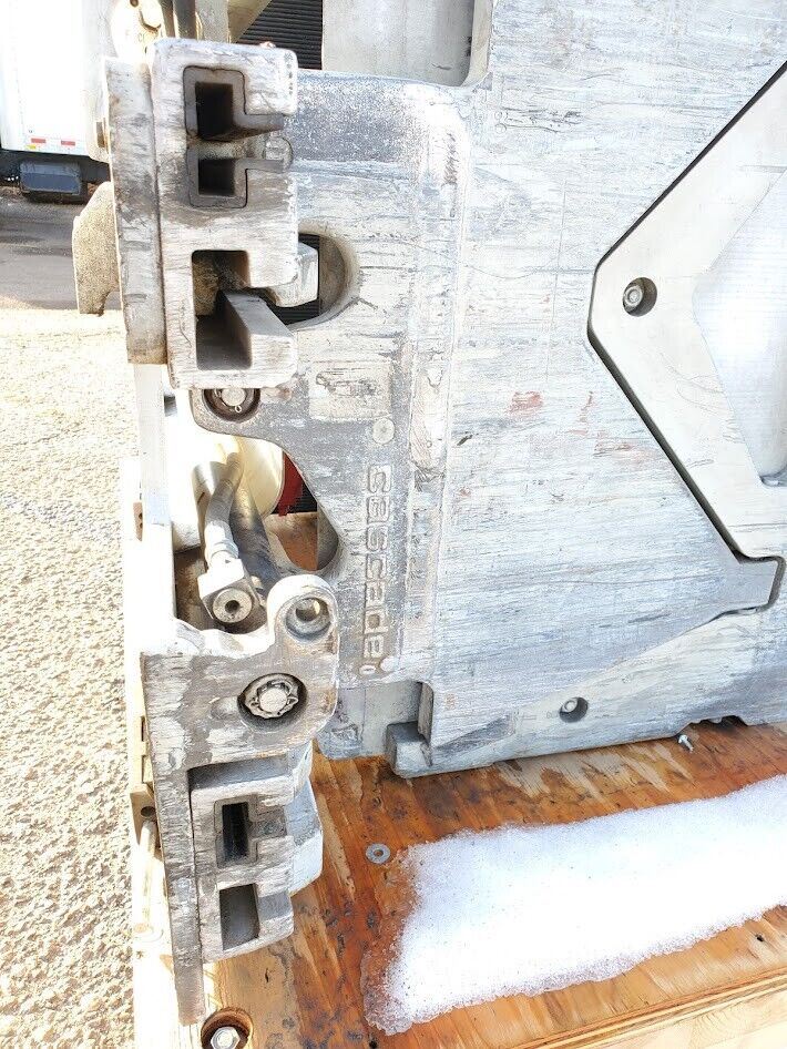 Cascade Class 2 Carriage Bale Clamp w/ sideshift 1500lbs capacity 34"x54" Platen