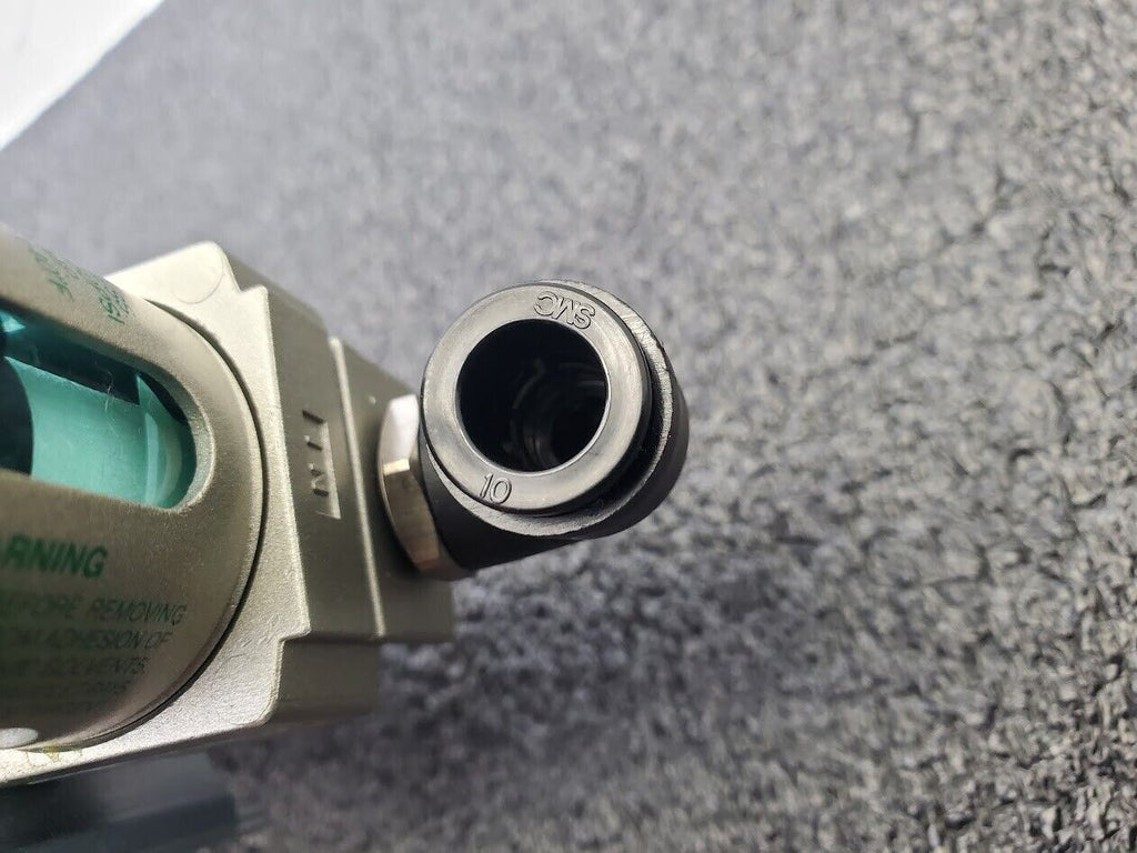 SMC AV2000-02-5DZB Soft Start 24VDC Solenoid with AF20-N02-6CZ Air Filter