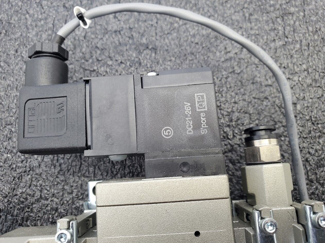 SMC AV2000-02-5DZB Soft Start 24VDC Solenoid with AF20-N02-6CZ Air Filter