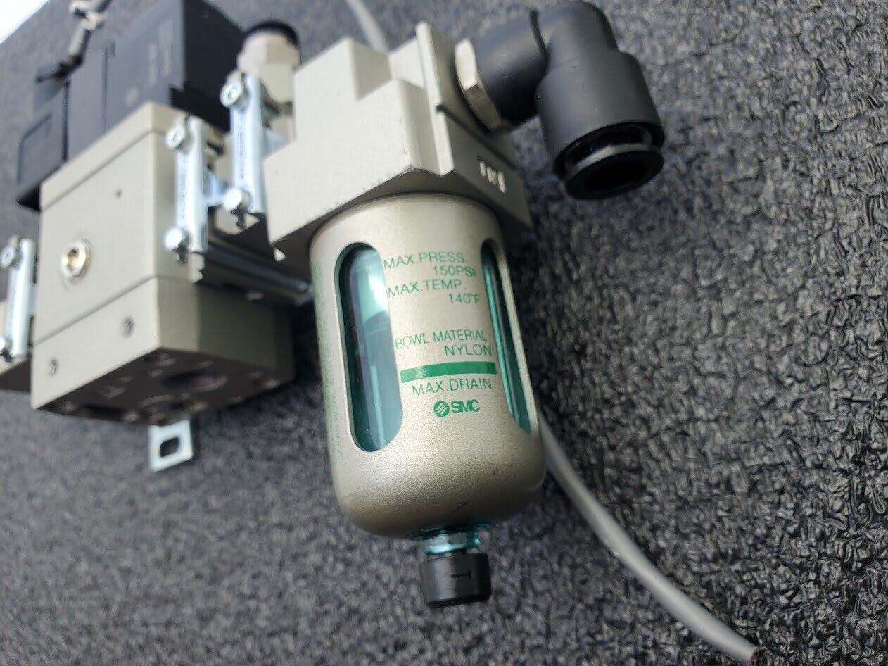 SMC AV2000-02-5DZB Soft Start 24VDC Solenoid with AF20-N02-6CZ Air Filter