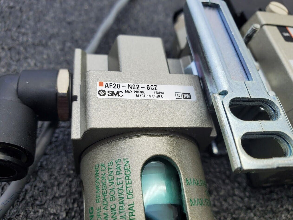 SMC AV2000-02-5DZB Soft Start 24VDC Solenoid with AF20-N02-6CZ Air Filter