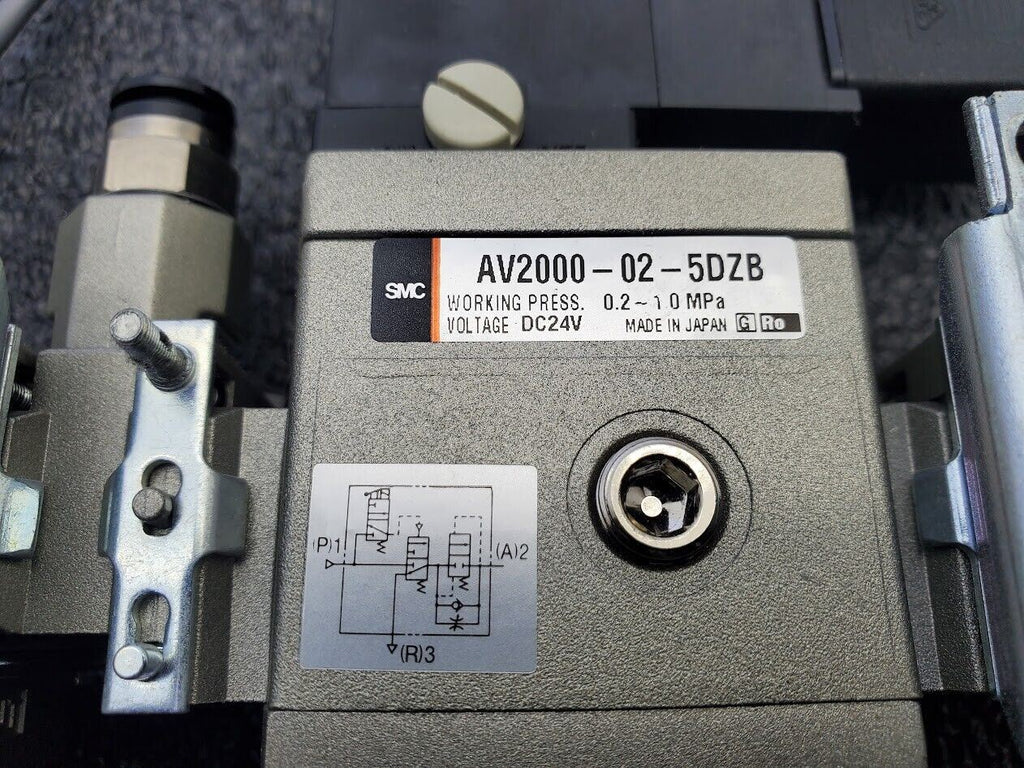 SMC AV2000-02-5DZB Soft Start 24VDC Solenoid with AF20-N02-6CZ Air Filter