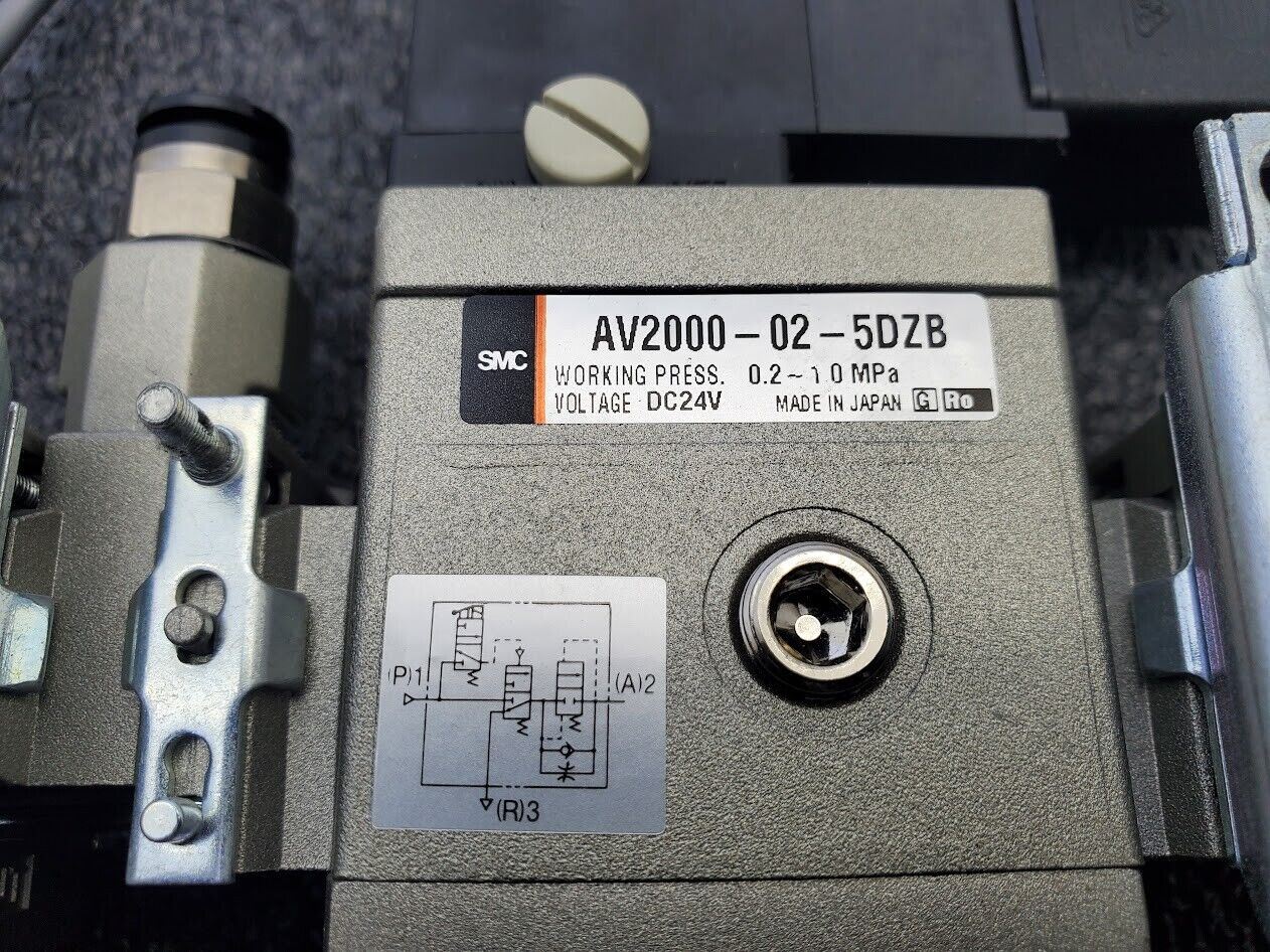 SMC AV2000-02-5DZB Soft Start 24VDC Solenoid with AF20-N02-6CZ Air Filter