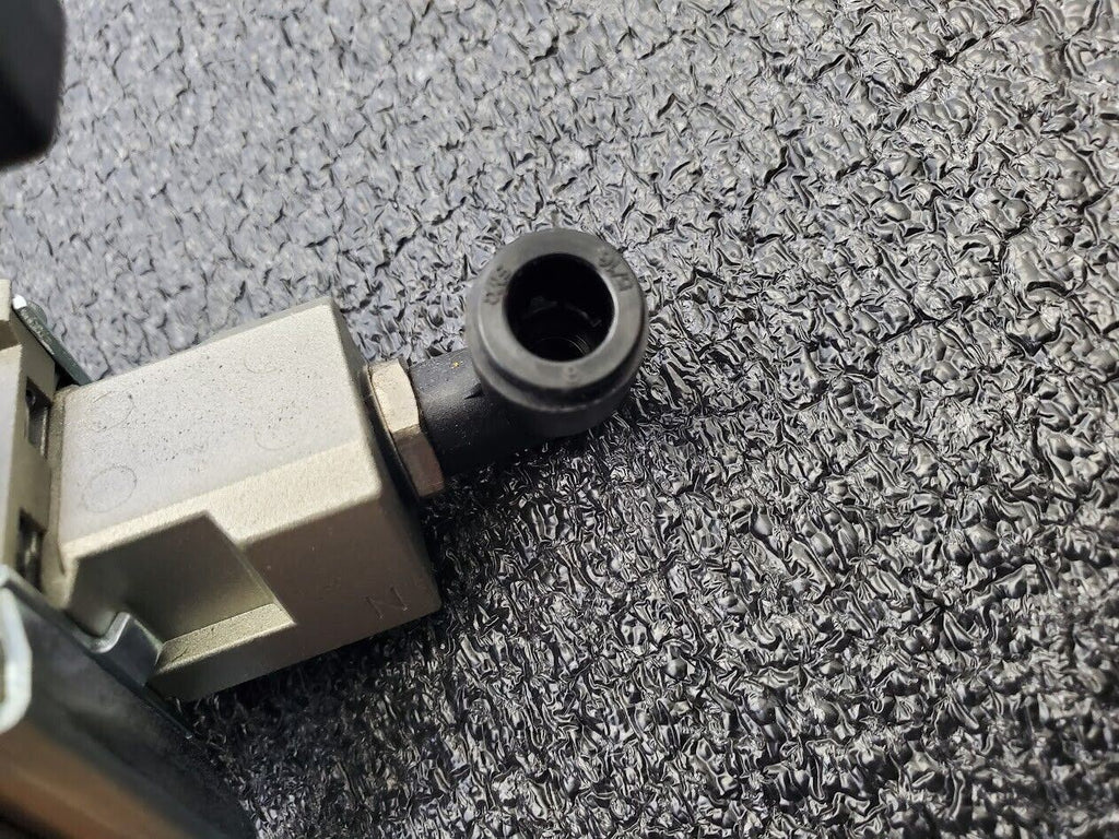 SMC AV2000-02-5DZB Soft Start 24VDC Solenoid with AF20-N02-6CZ Air Filter