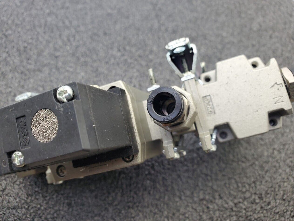 SMC AV2000-02-5DZB Soft Start 24VDC Solenoid with AF20-N02-6CZ Air Filter