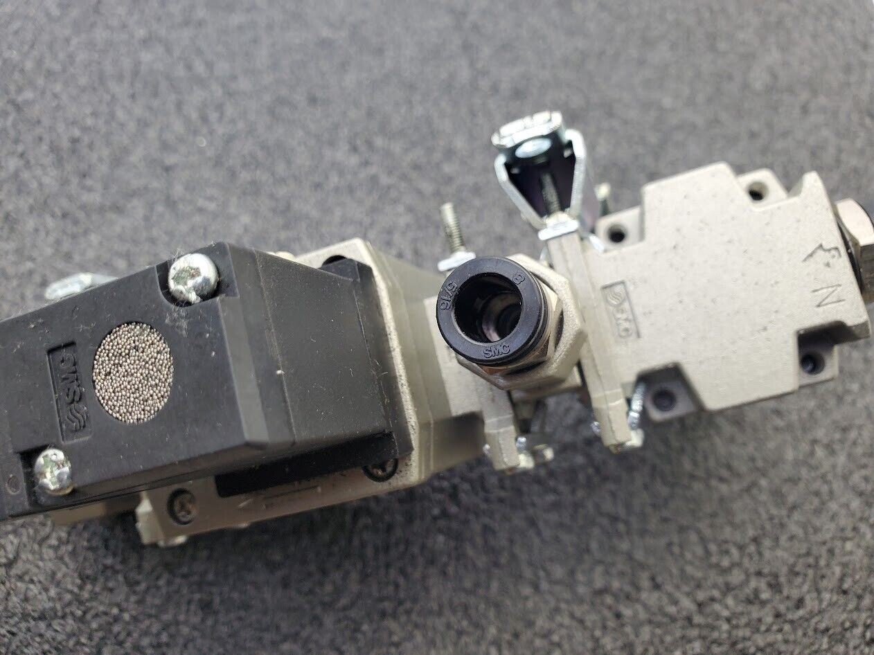 SMC AV2000-02-5DZB Soft Start 24VDC Solenoid with AF20-N02-6CZ Air Filter