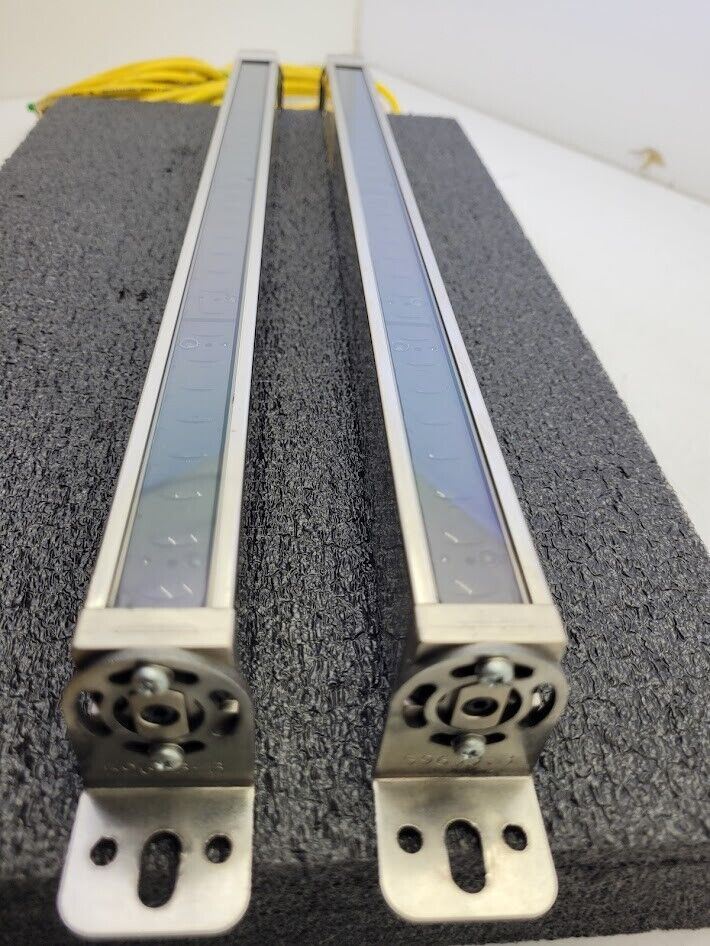 Banner USE1612NI & USR1612NI MICRO-SCREEN 16" Light Curtain Screen Set