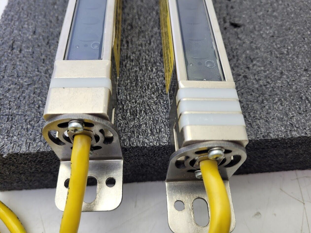 Banner USE1612NI & USR1612NI MICRO-SCREEN 16" Light Curtain Screen Set