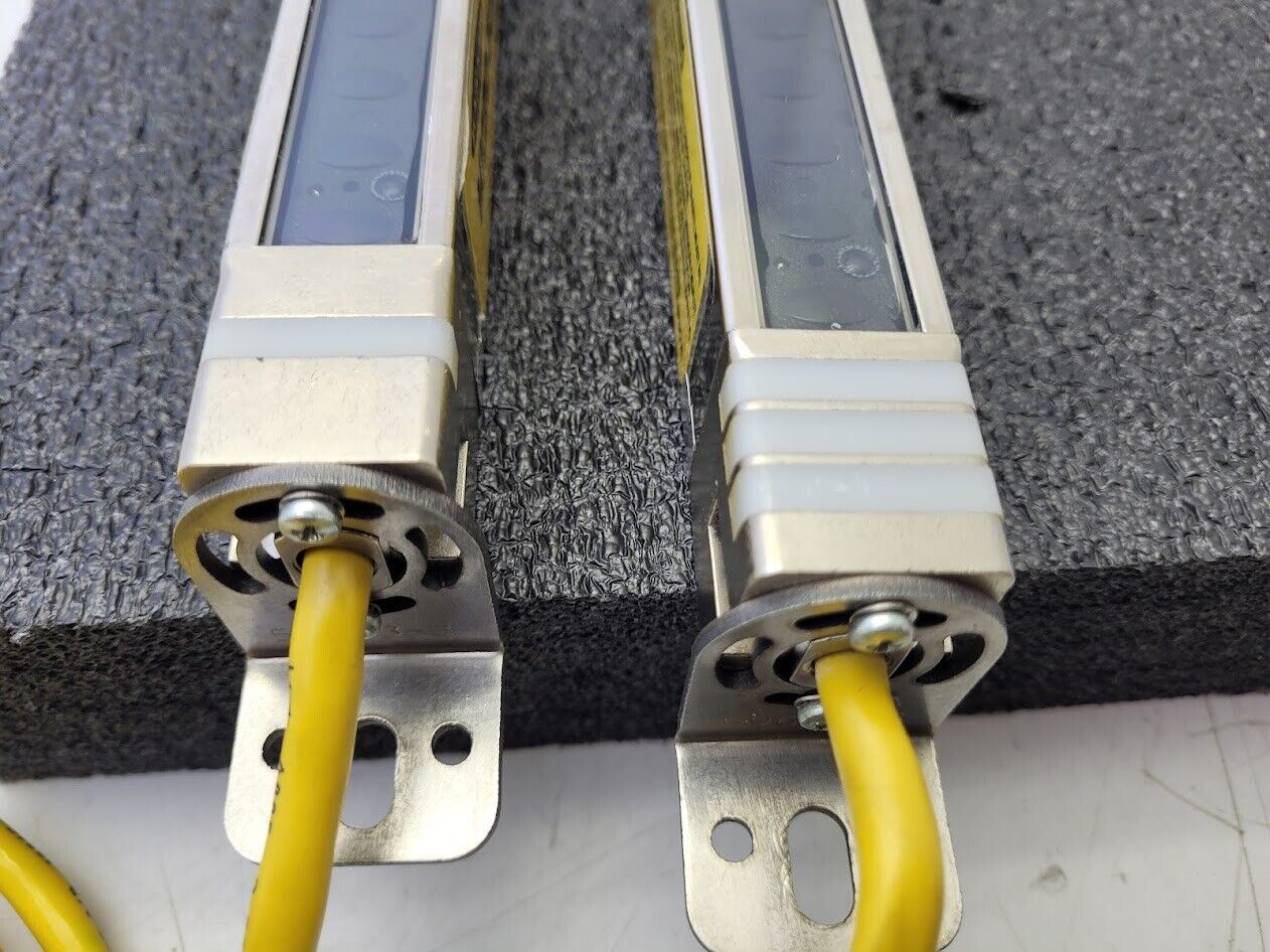 Banner USE1612NI & USR1612NI MICRO-SCREEN 16" Light Curtain Screen Set