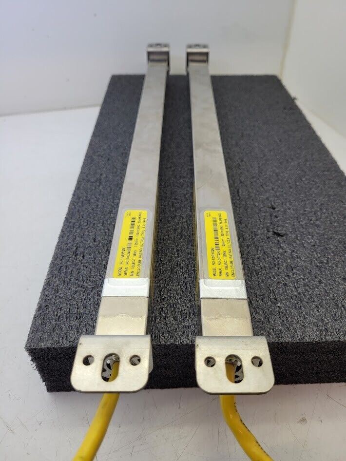 Banner USE1612NI & USR1612NI MICRO-SCREEN 16" Light Curtain Screen Set