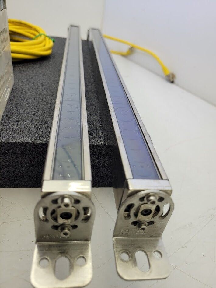 Banner USE2012NP2 & USR2012NP2 MICRO-SCREEN 20" Light Curtain Screen Set