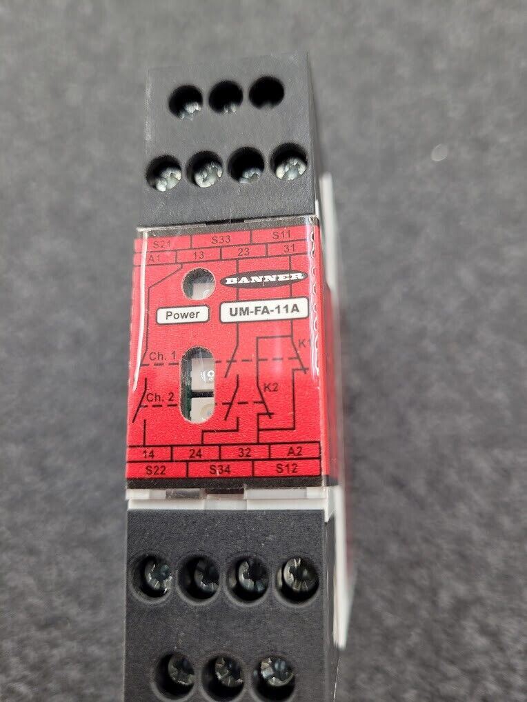 Banner UM-FA-11A Universal Input Safety Relay Module 24V AC/DC, 250V/7A Contacts